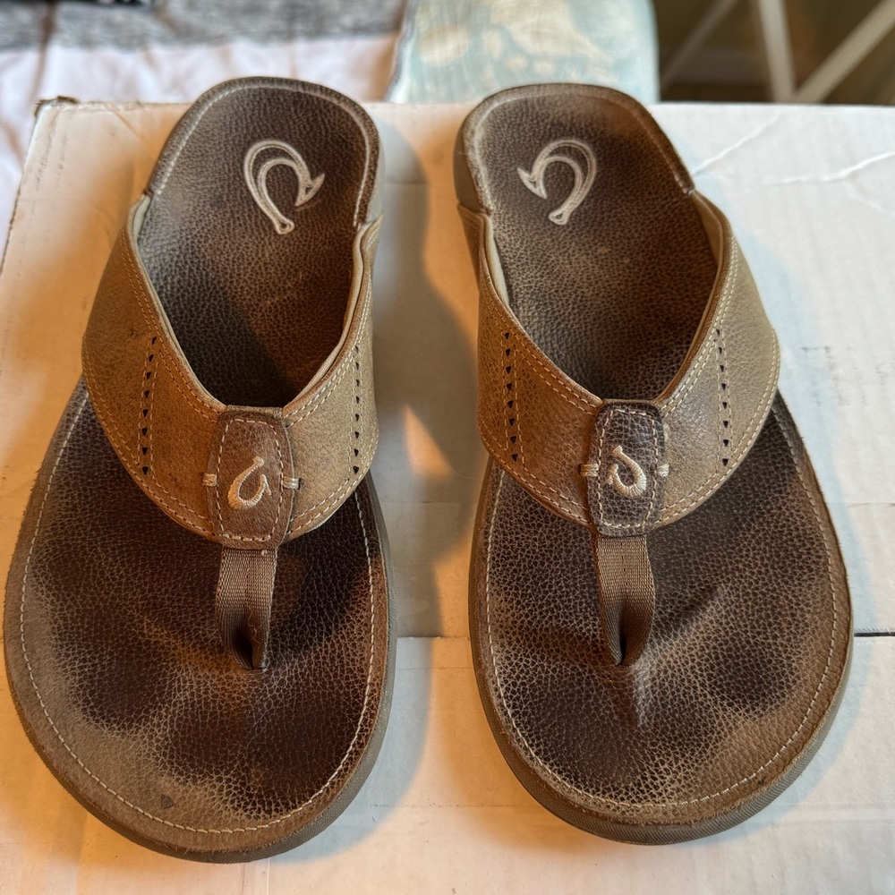 Olukai men’s leather flip flops size 11 - lightly worn